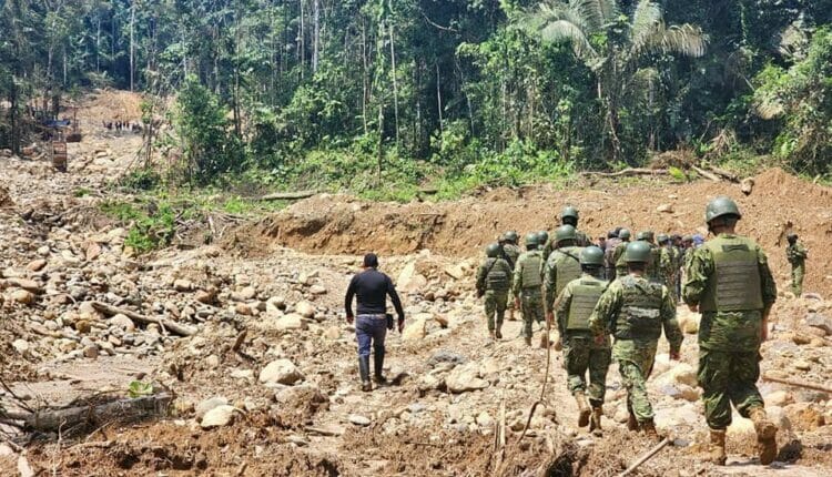 Napo: Militares desmantelan tres campamentos improvisados de minería ilegal