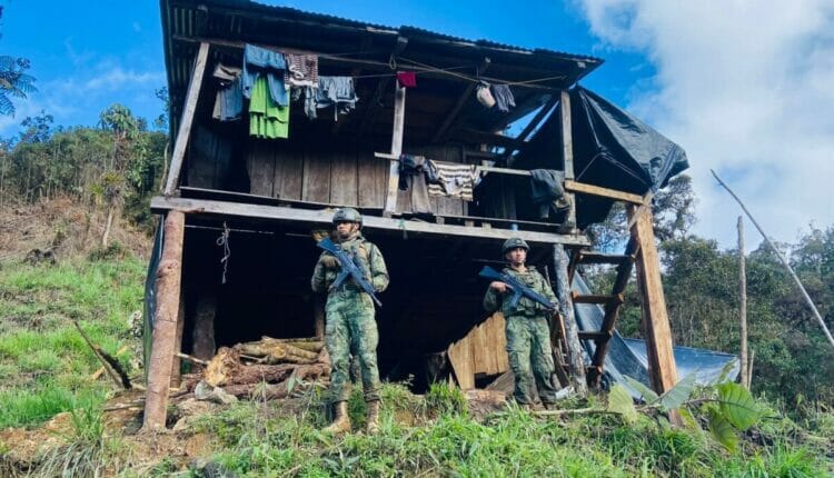 Militares Desarticulan dos Campamentos De minería Ilegal En Zamora