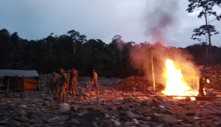 Fuerzas Armadas despejan minería ilegal