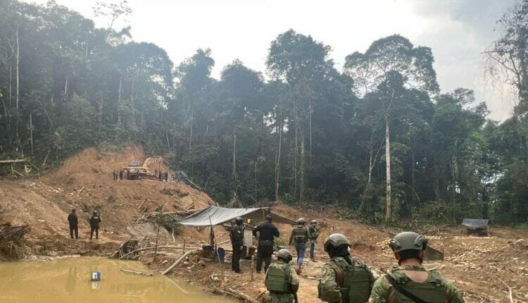 Fuerzas Armadas desmantelan minería ilegal en Sucumbíos