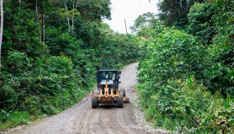 Prefectura de Sucumbíos da mantenimiento vial a Taruka