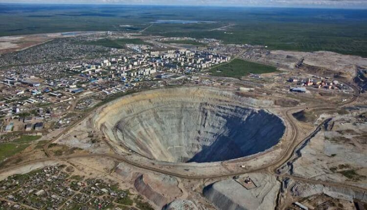 Alrosa inicia la construcción de una nueva gran mina de diamantes