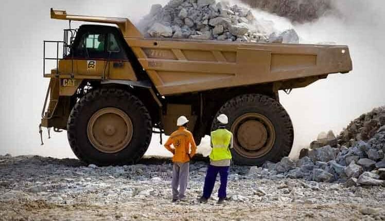 Producción Minera en Sudáfrica 2023: Oro y Hierro Desafían la Tendencia