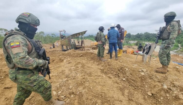 Operación Militar Erradica la Minería Ilegal en El Oro: Efectivos del Batallón Imbabura Actúan contra Actividades Ilícitas