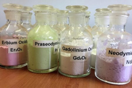 China permite la exportación de pequeñas cantidades de minerales críticos