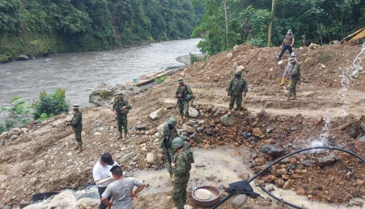 Ejército Ecuatoriano lucha contra la minería ilegal