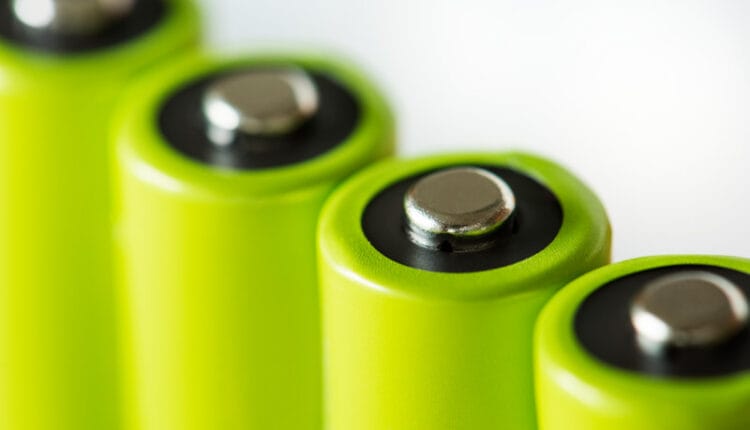 Las baterías de ión-litio alcanzan un precio récord de 139 $/kWh
