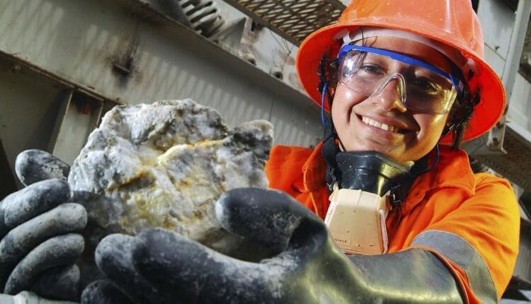 Chile Pone en Marcha Alza de Impuestos a la Minería para Combatir Brechas Sociales