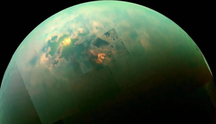 Descubrimiento Revolucionario: Cuerpos Orgánicos Flotantes en los Océanos de Hidrocarburos de Titán, la Luna de Saturno