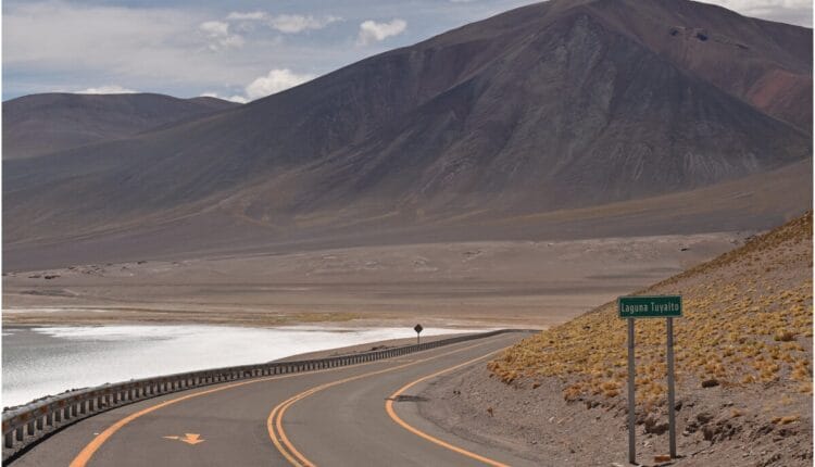 Descubrimiento revolucionario para las renovables: hay abundantes tierras raras en ciertos volcanes extintos