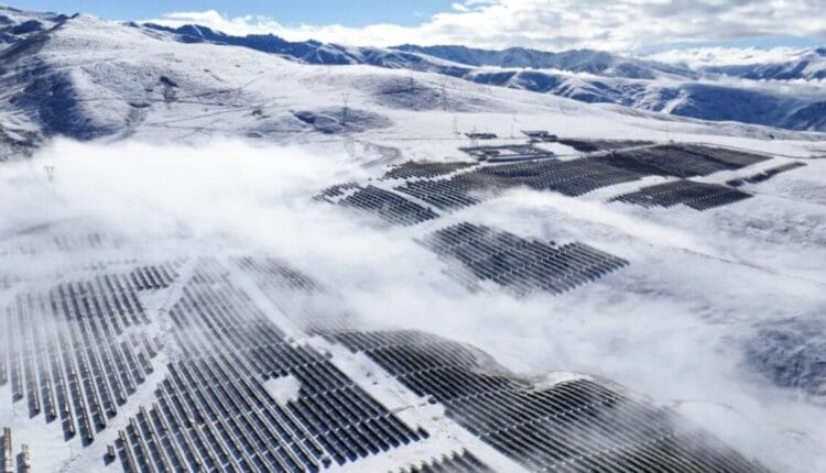 China inaugura la planta solar más alta del mundo en el Tíbet