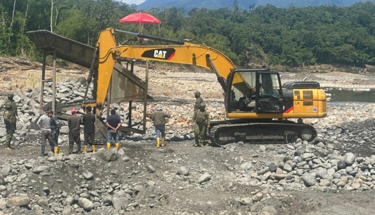 La batalla continúa contra la minería ilegal: desmantelan campamento en Tiwintza, Morona Santiago