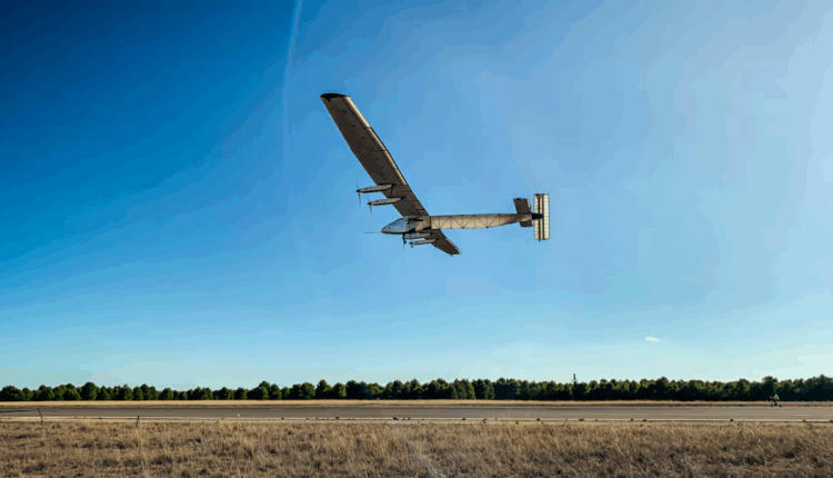 Un dron impulsado por el sol bate récord con vuelo ininterrumpido de tres días