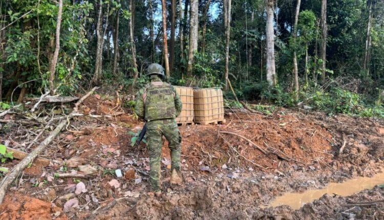 Más de un millón de galones de diésel incautados en Ecuador en operativos contra minería ilegal