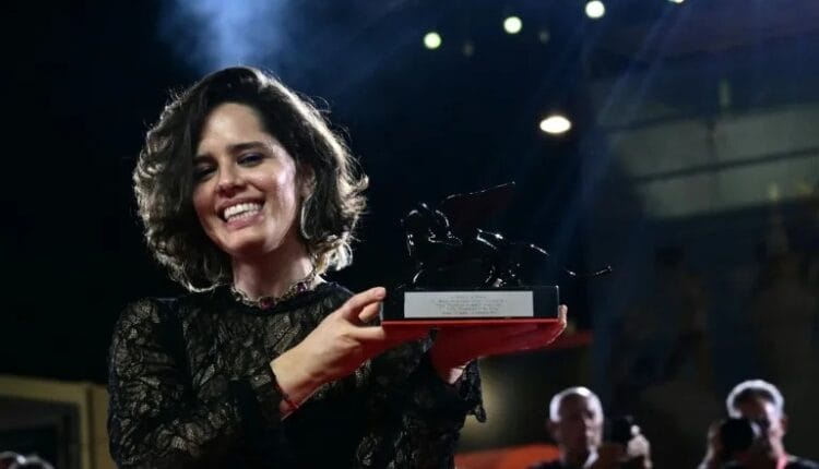 Ana Cristina Barragán hace historia en Venecia con el premio al Mejor Guion por Hiedra
