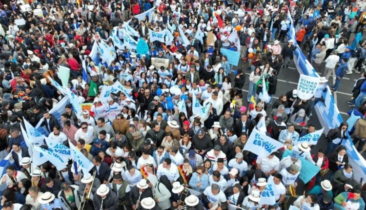 Multitudinaria marcha en defensa del agua reunió a miles en el país
