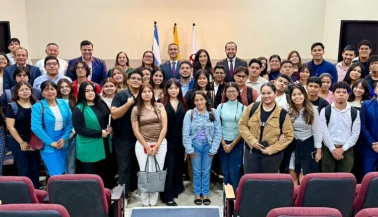 Guayaquil acoge debate sobre los desafíos normativos de los sectores estratégicos