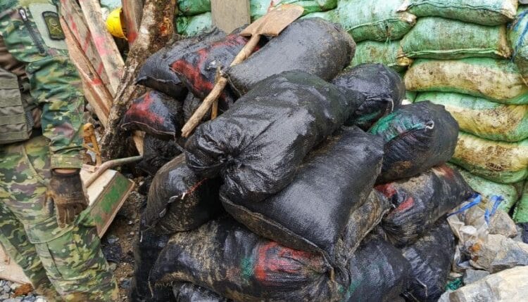 Operativo militar en Carchi desmantela centro de minería ilegal y destruye material aurífero
