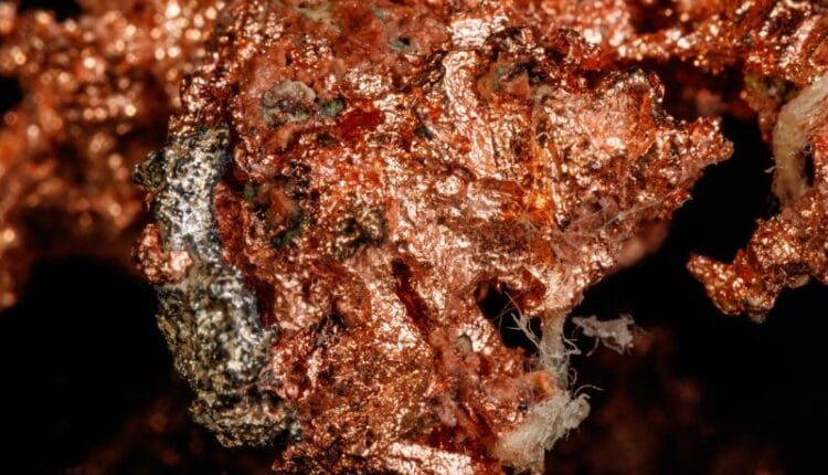 Cobre rompe récord histórico y supera los USD 11 000 por tonelada