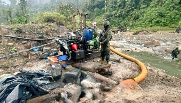Ejército desmantela 25 campamentos de minería ilegal y asesta fuerte golpe económico en Esmeraldas
