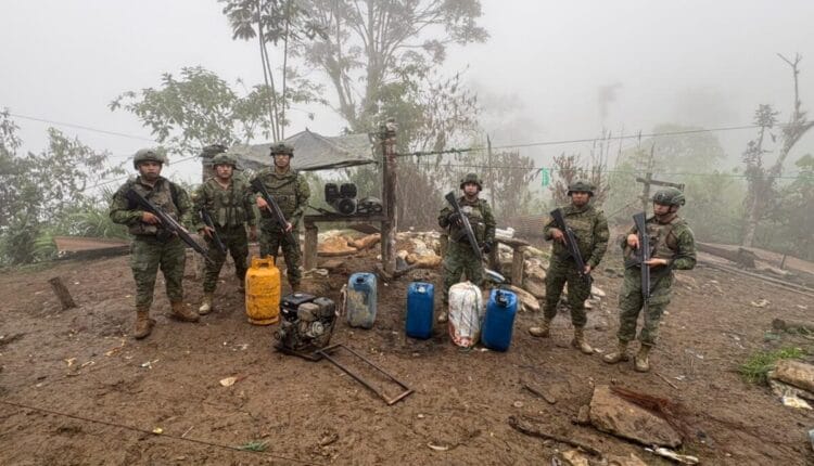 Ejército Ecuatoriano azota minería ilegal en Pucará