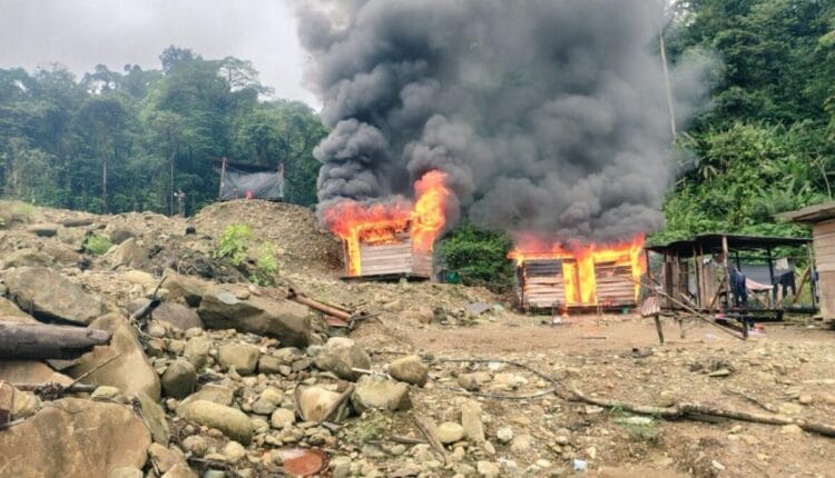 Ejército desarticula 30 campamentos y golpea fuerte a la minería ilegal en Esmeraldas