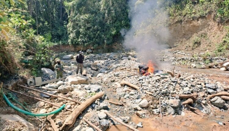 Ejército Ecuatoriano desmantela cinco campamentos de minería ilegal en Calvas
