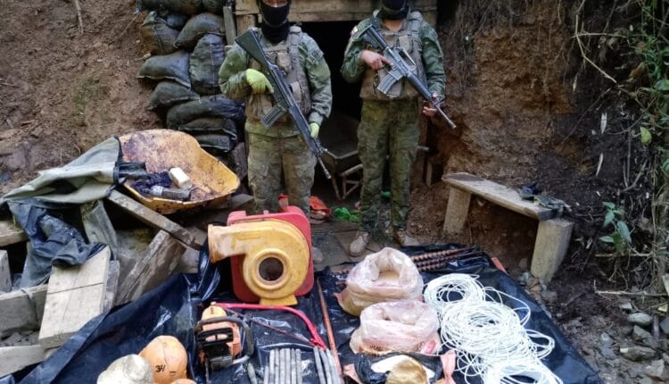 Ejército neutraliza campamento minero y decomisa explosivos y maquinaria en Tulcán