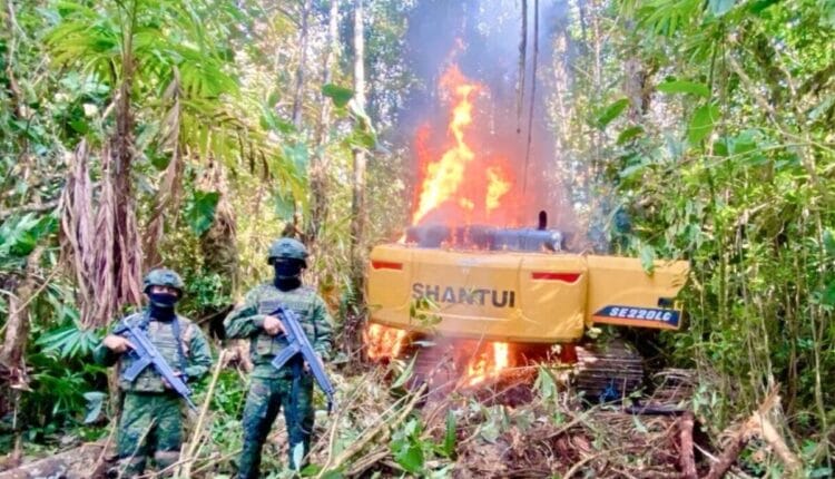 Minería ilegal vuelve a quedar al descubierto en Yantzaza tras operación militar