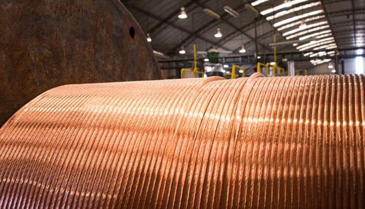 La demanda mundial de cobre crecerá 24 % para 2035, según Wood Mackenzie