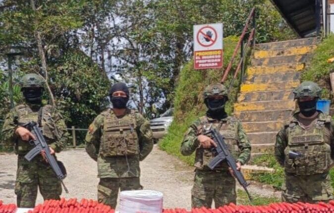 ¿Quien controla la venta de los explosivos a los ilegales?