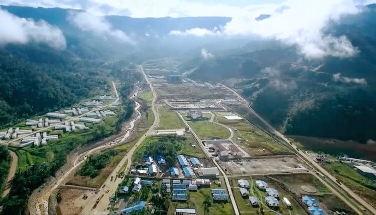 Ecuador proyecta inversiones mineras por USD 12.000 millones y exige autogeneración eléctrica para nuevos proyectos
