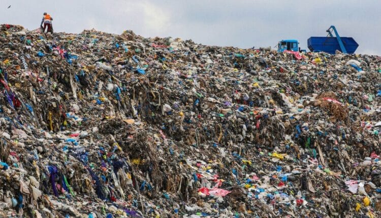 Ropa de segunda mano: entre el alivio económico y el desafío ambiental en los países del Sur Global