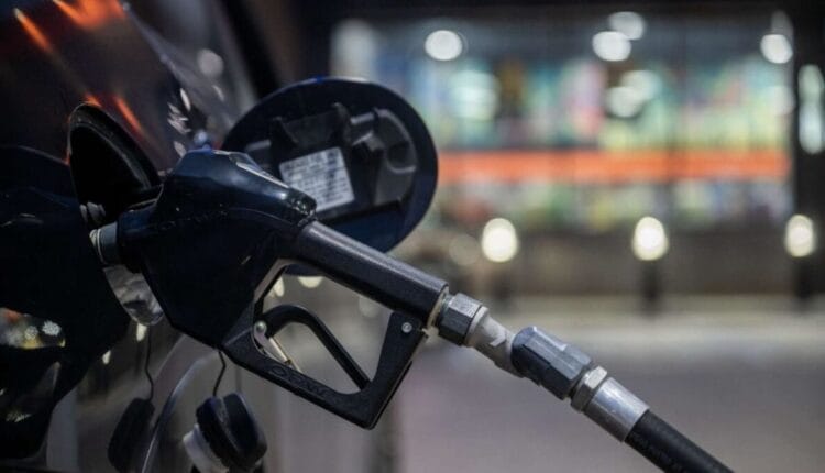 Gasolina en EE. UU. registra fuerte incremento y reabre el debate sobre los precios de los combustibles