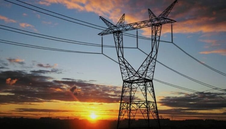 Gobierno analiza desconectar un día a la semana a las empresas de mayor consumo eléctrico