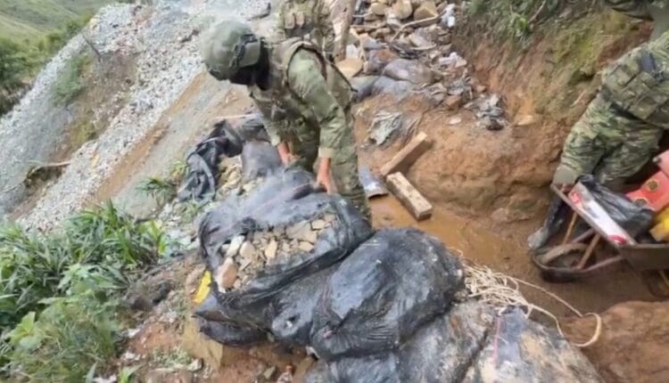 Ecuador y Perú estrechan cooperación militar para enfrentar la minería ilegal en la frontera