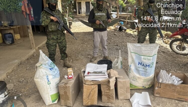 Ejército interviene contra la minería ilegal en Chinchipe y decomisa armas y explosivos