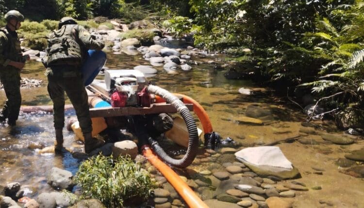 El Ejército desmantela enclave de minería ilegal en la Amazonía