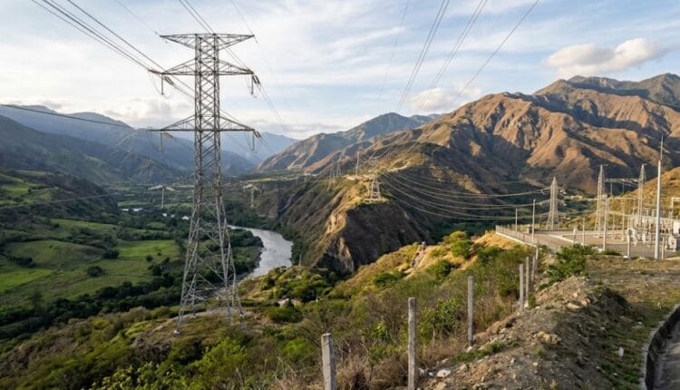 Colombia reanuda la venta de energía eléctrica a Ecuador, anuncia el presidente Daniel Noboa