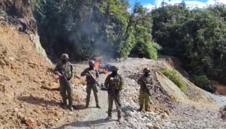 Fuerzas Armadas decomisan combustible y explosivos durante operativo contra actividades ilícitas en Zamora Chinchipe